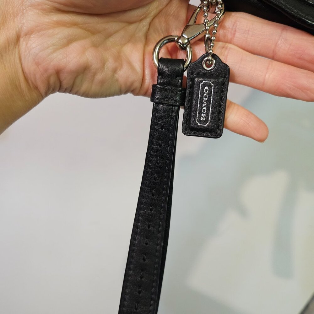 Coach wristlet - Picture 6 of 6